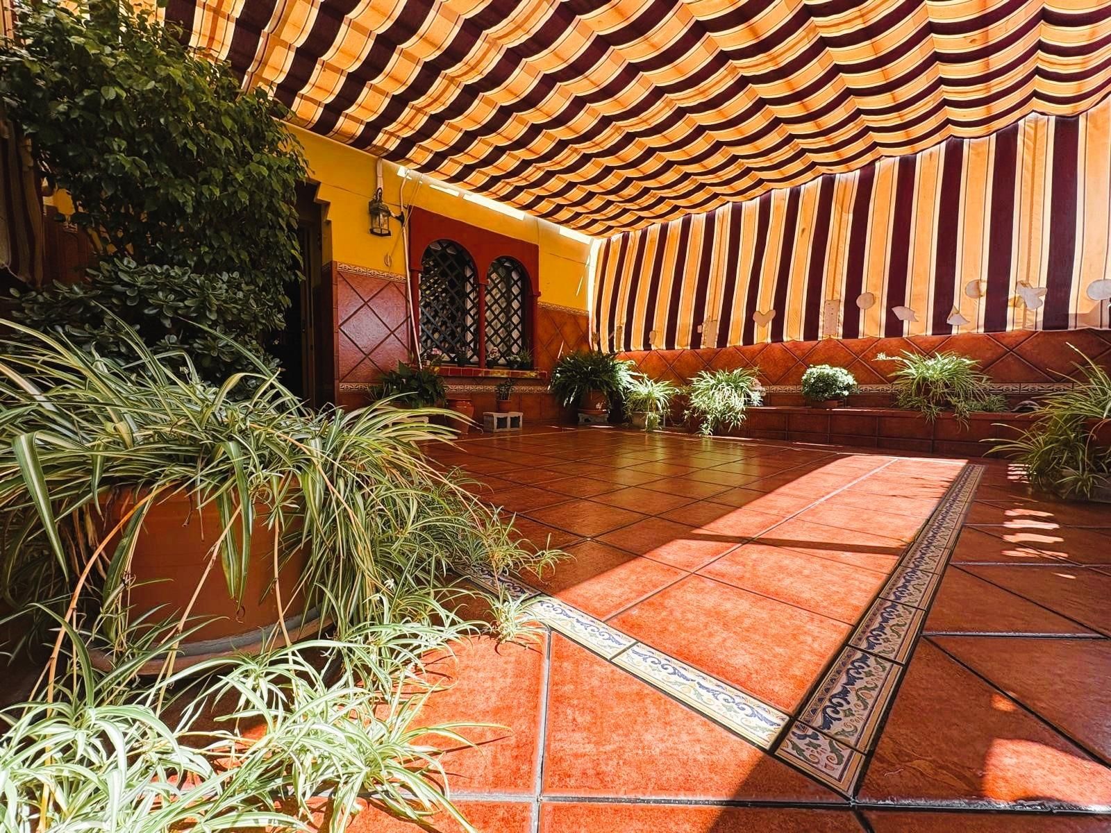 Terrace of Single-family semi-detached for sale in Algeciras