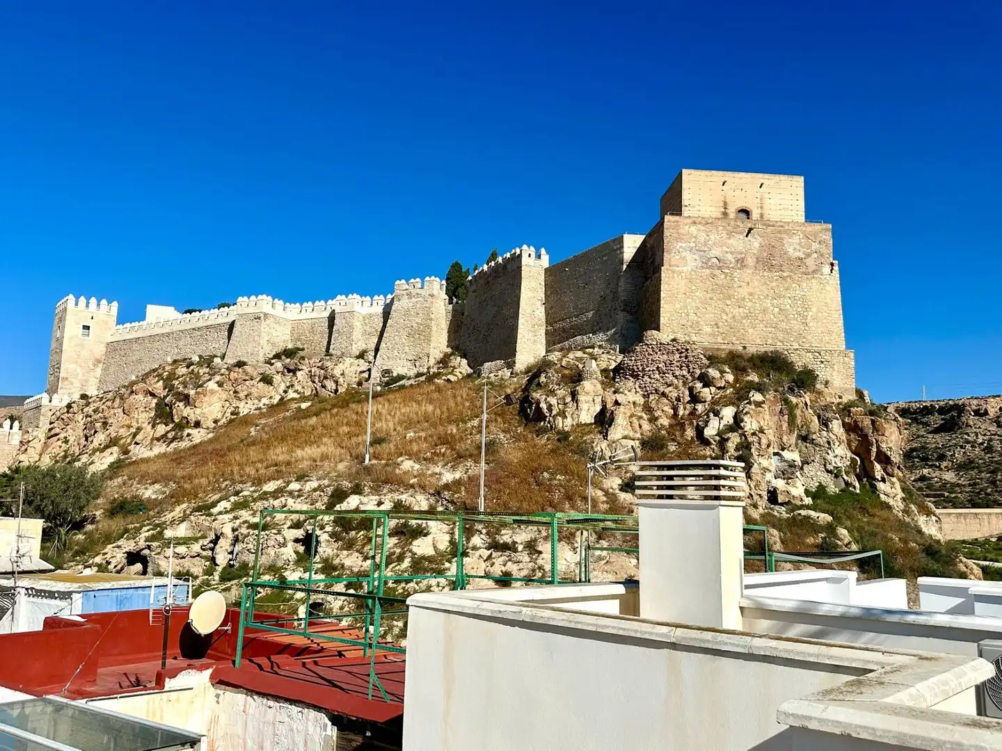 Vista exterior de Piso en venta en Almería con Terraza