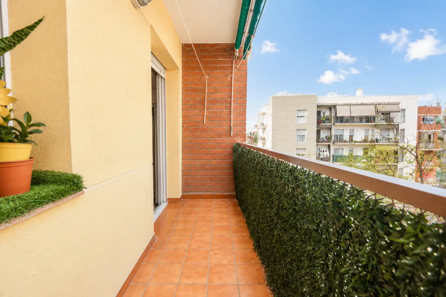 Balcony of Flat for sale in Santa Coloma de Gramenet  with Air Conditioner and Terrace