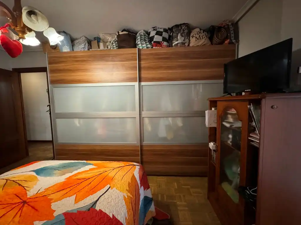 Dormitori de Pis en venda en Gijón  amb Calefacció, Parquet i Traster