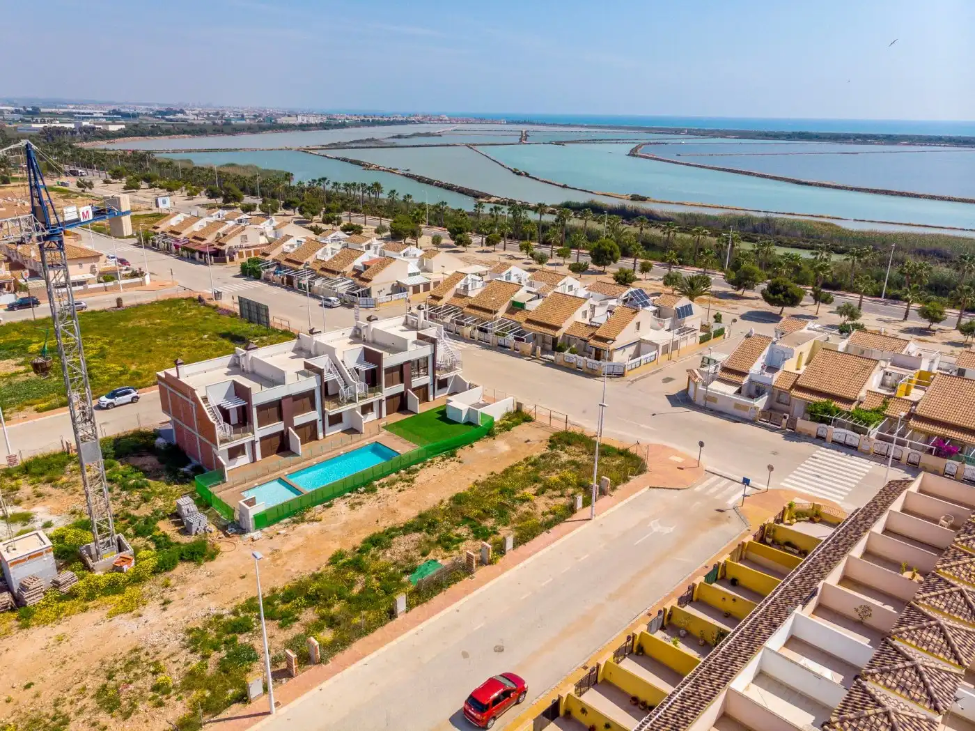 Vista exterior de Casa o chalet en venta en San Pedro del Pinatar con Terraza y Piscina comunitaria