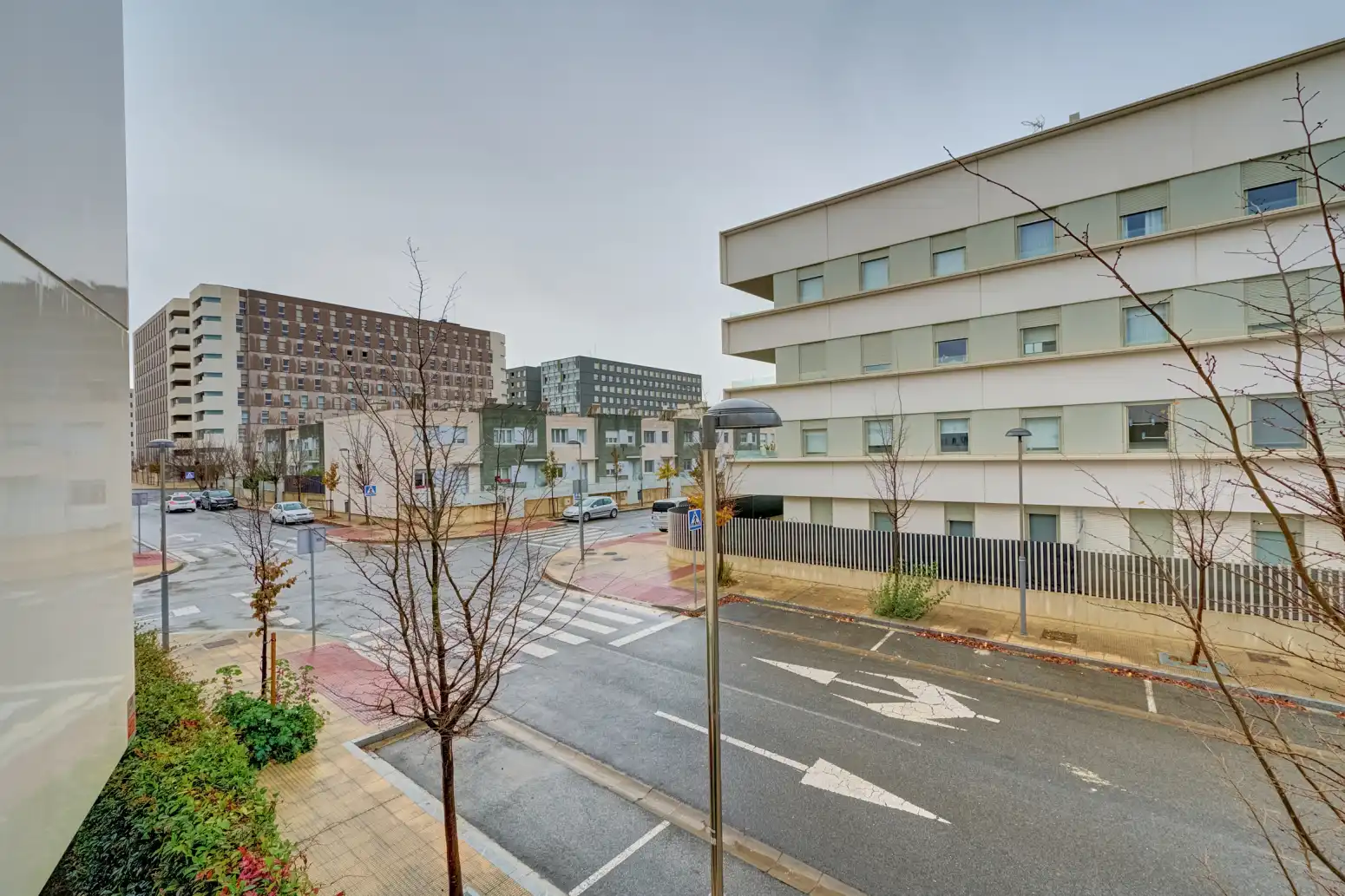 Außenansicht von Wohnung zum Verkauf in Burlada / Burlata mit Heizung, Terrasse und Abstellraum