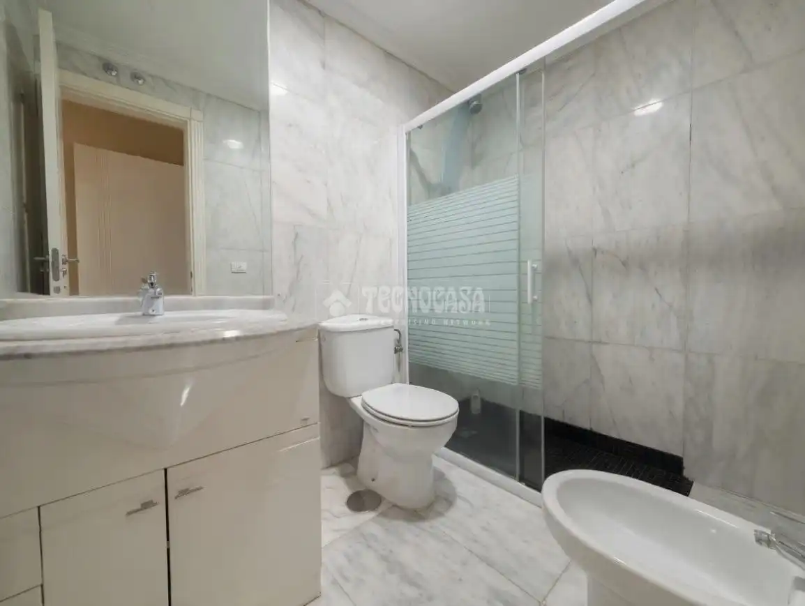 Baño de Piso en venta en Madrid con Aire acondicionado, Calefacción y Parquet