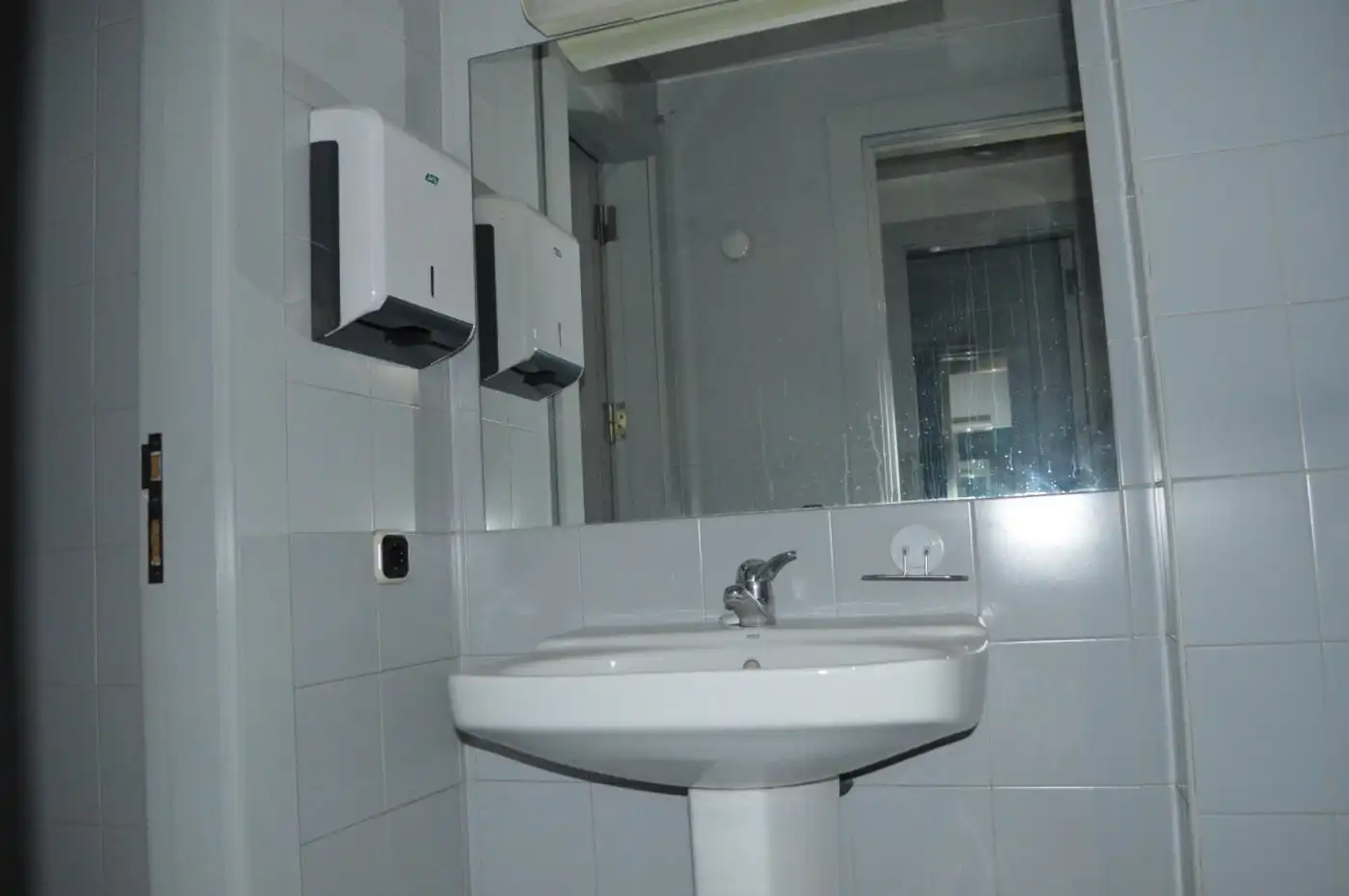 Badezimmer von Geschaftsraum zur Miete in Albolote mit Klimaanlage
