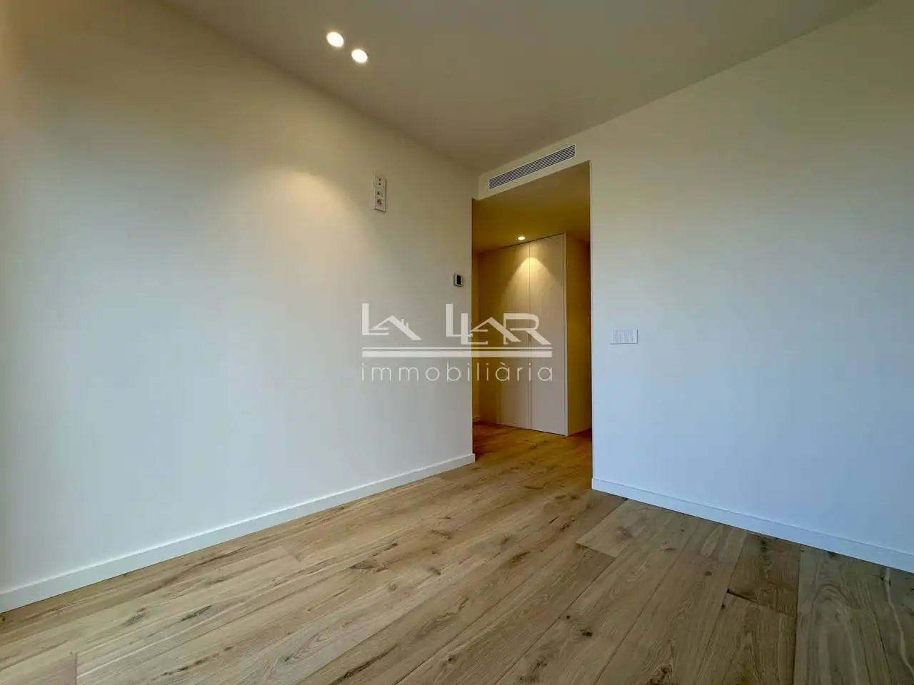 Bedroom of Flat for rent in Vic  with Air Conditioner, Heating and Parquet flooring