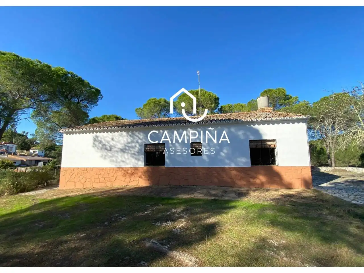 Vista exterior de Finca rústica en venda en Beas amb Jardí privat, Terrassa i Moblat