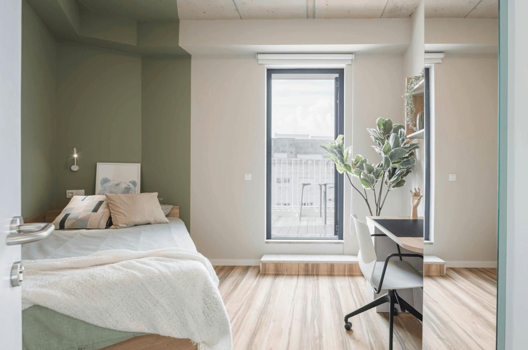 Dormitori de Pis de lloguer en  Valencia Capital amb Aire condicionat, Calefacció i Balcó