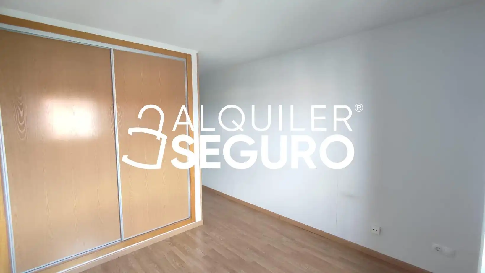 Habitación de Piso de alquiler en Paracuellos de Jarama con Calefacción, Trastero y Amueblado