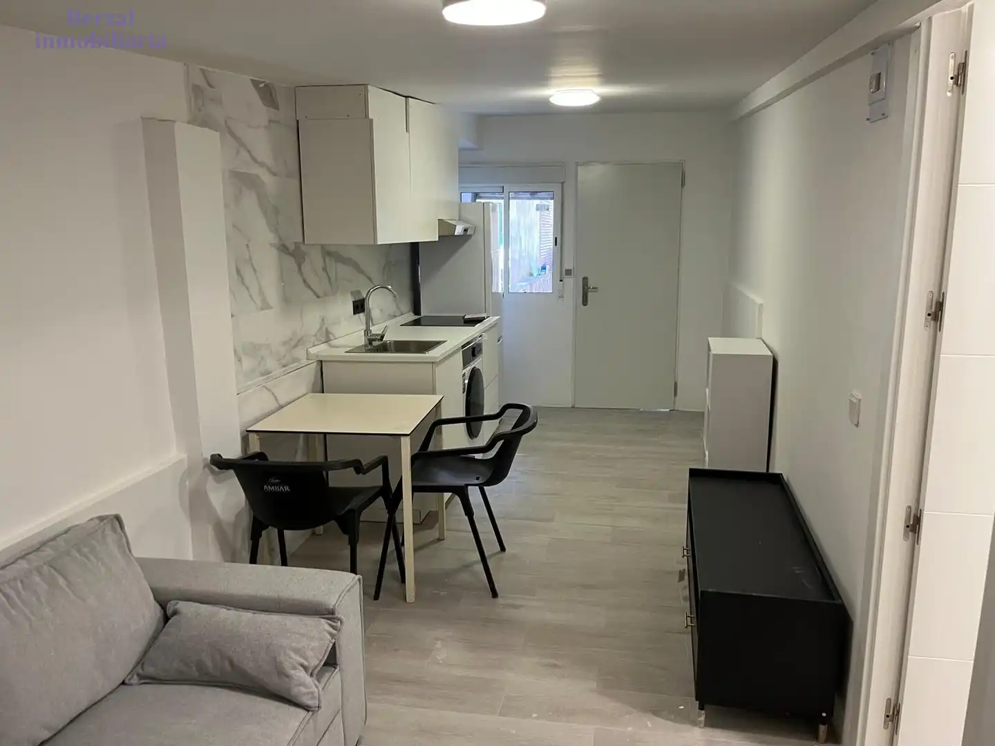 Habitación de Loft de alquiler en  Logroño con Jardín privado y Amueblado