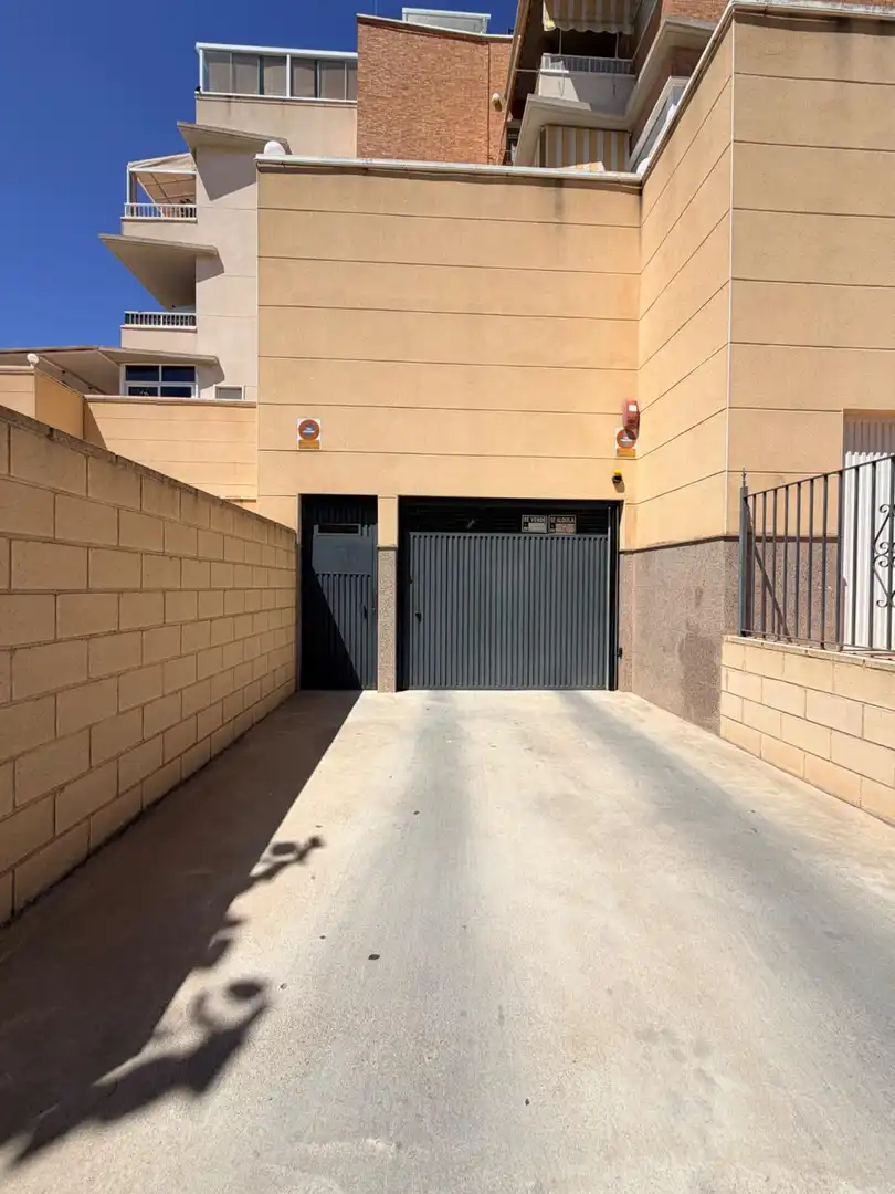 Parking of Houses for sale in Elche / Elx  with Air Conditioner, Heating and Terrace