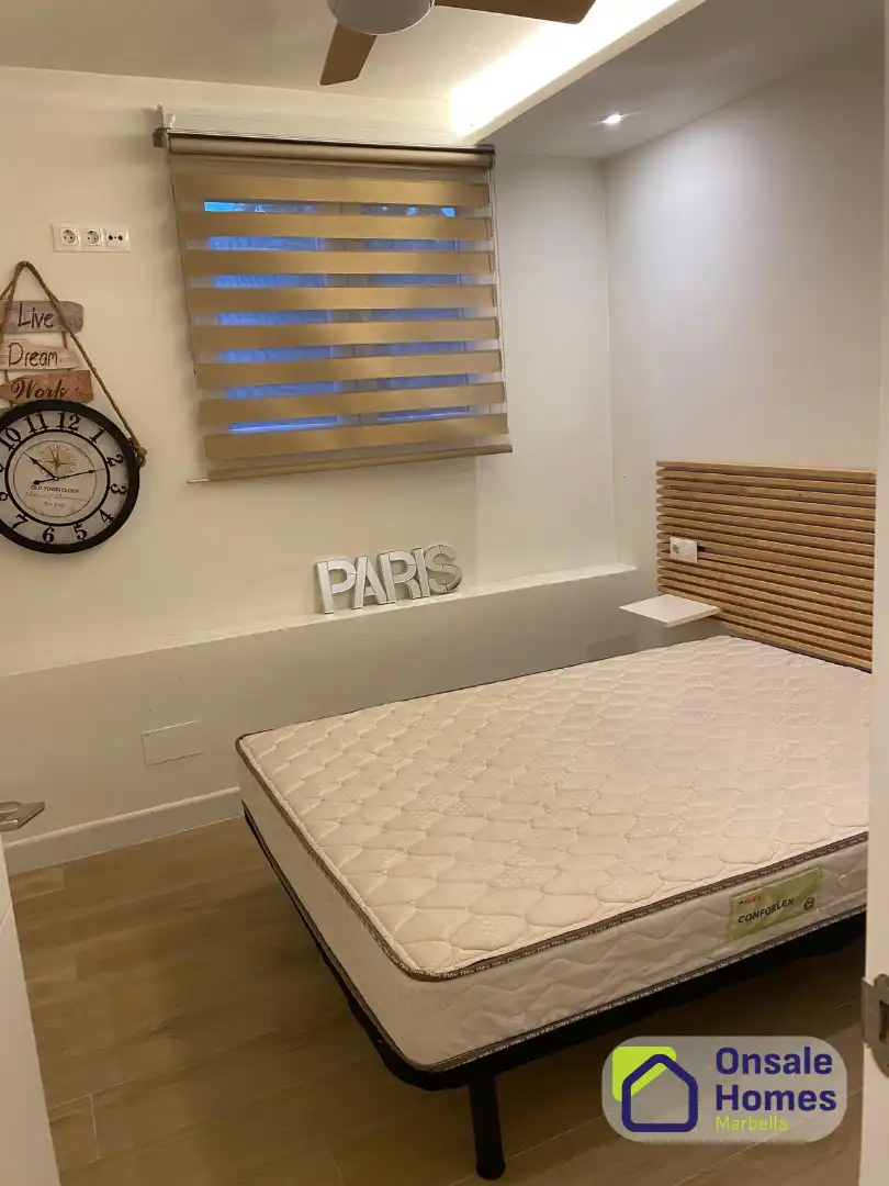 Dormitori de Pis de lloguer en Marbella amb Aire condicionat, Moblat i Piscina comunitària