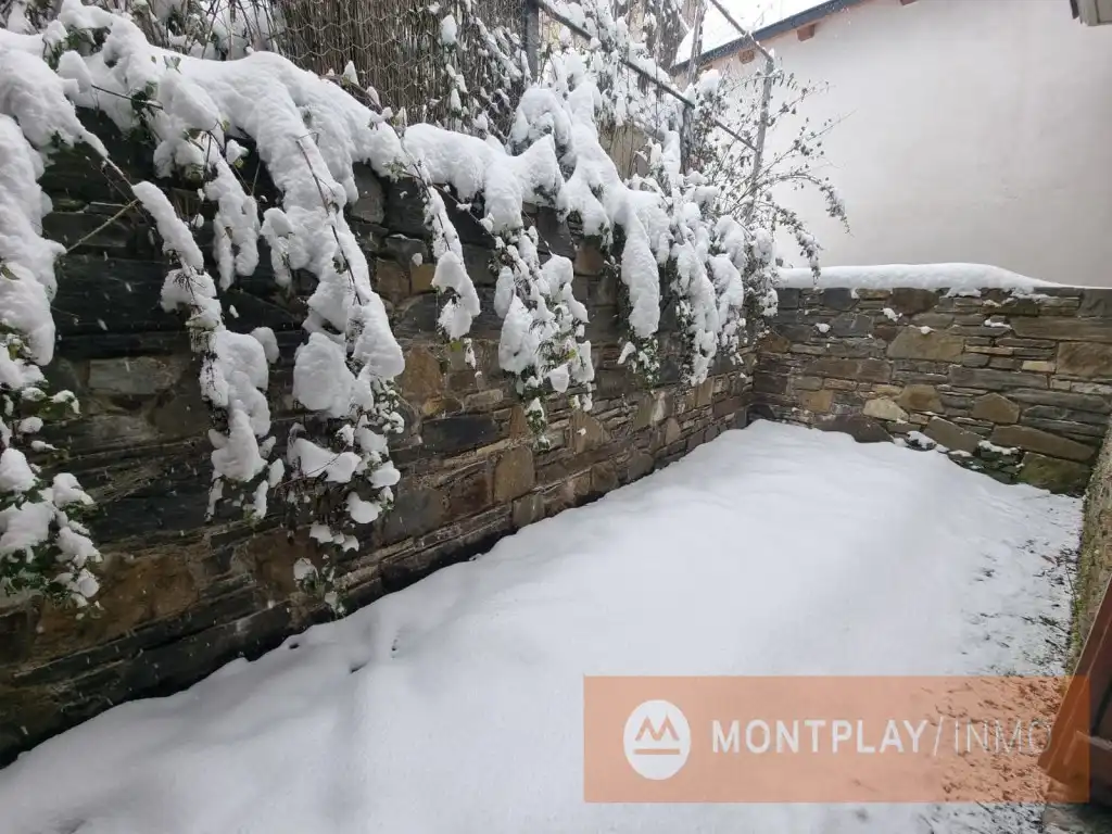 Exterior view of Detached homes for sale in Naut Aran