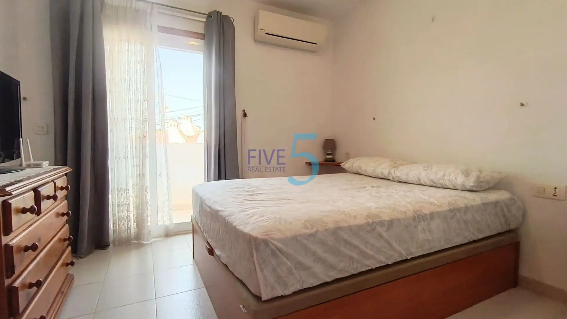 Habitación de Casa adosada en venta en Torrevieja con Aire acondicionado, Calefacción y Terraza