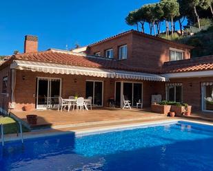 Jardí de Casa o xalet en venda en Sant Vicenç de Montalt amb Aire condicionat, Terrassa i Piscina