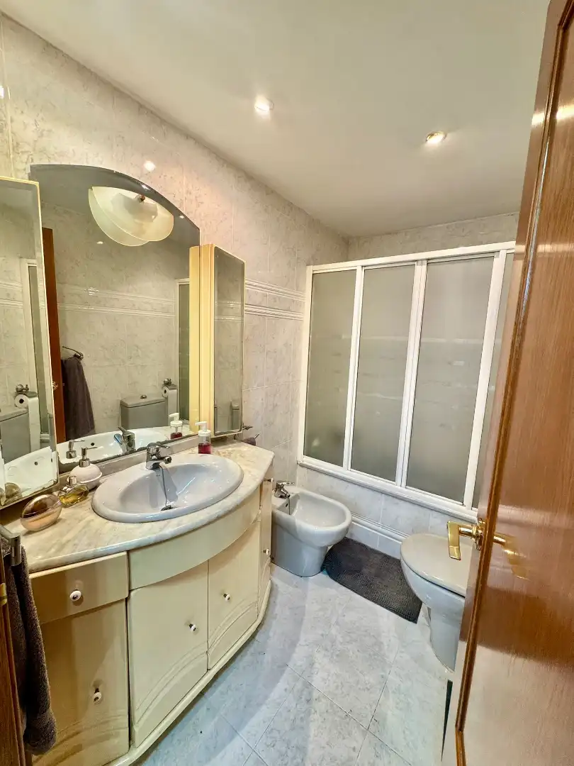 Badezimmer von Wohnung zum Verkauf in Valencia mit Klimaanlage
