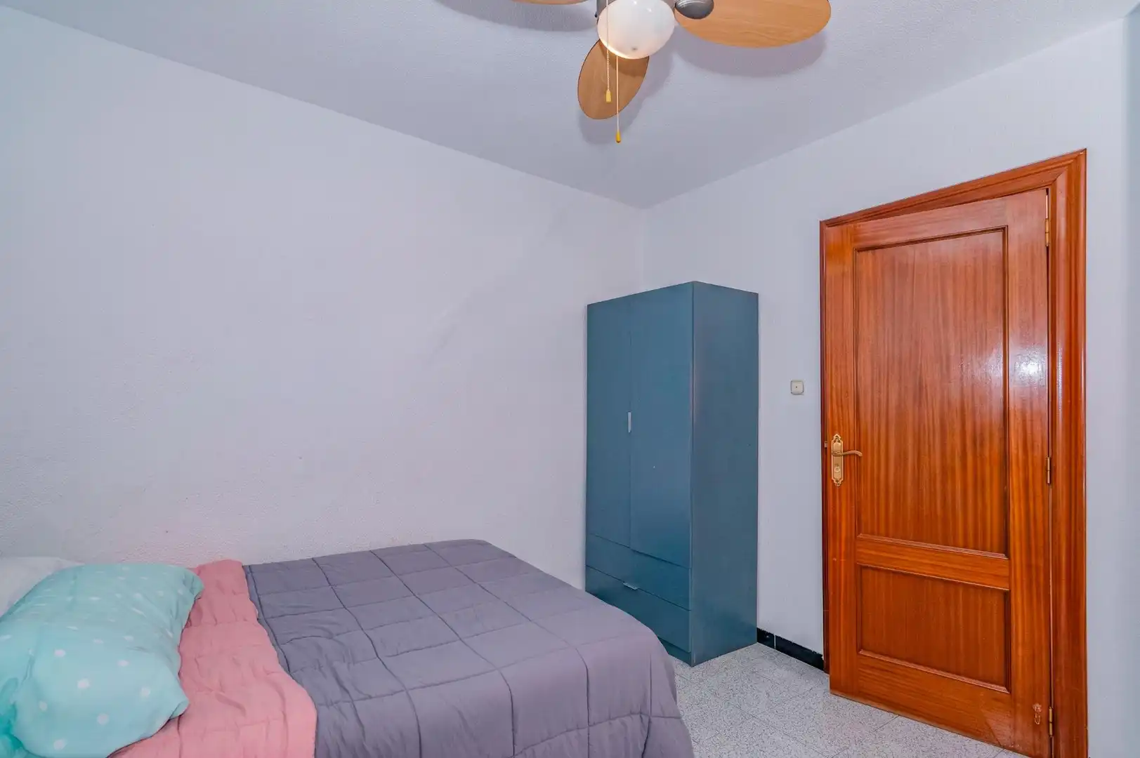 Habitación de Piso en venta en Granada con Amueblado