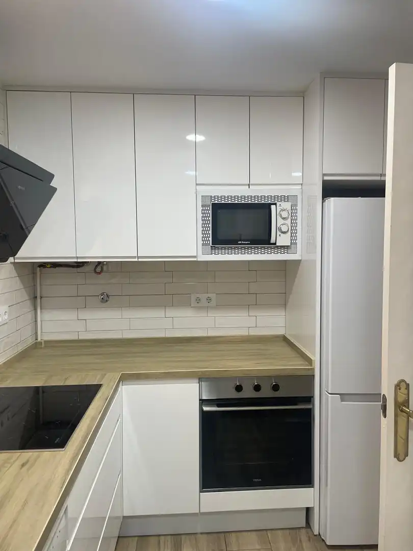 Cuina de Pis de lloguer en Sevilla amb Aire condicionat, Calefacció i Terrassa