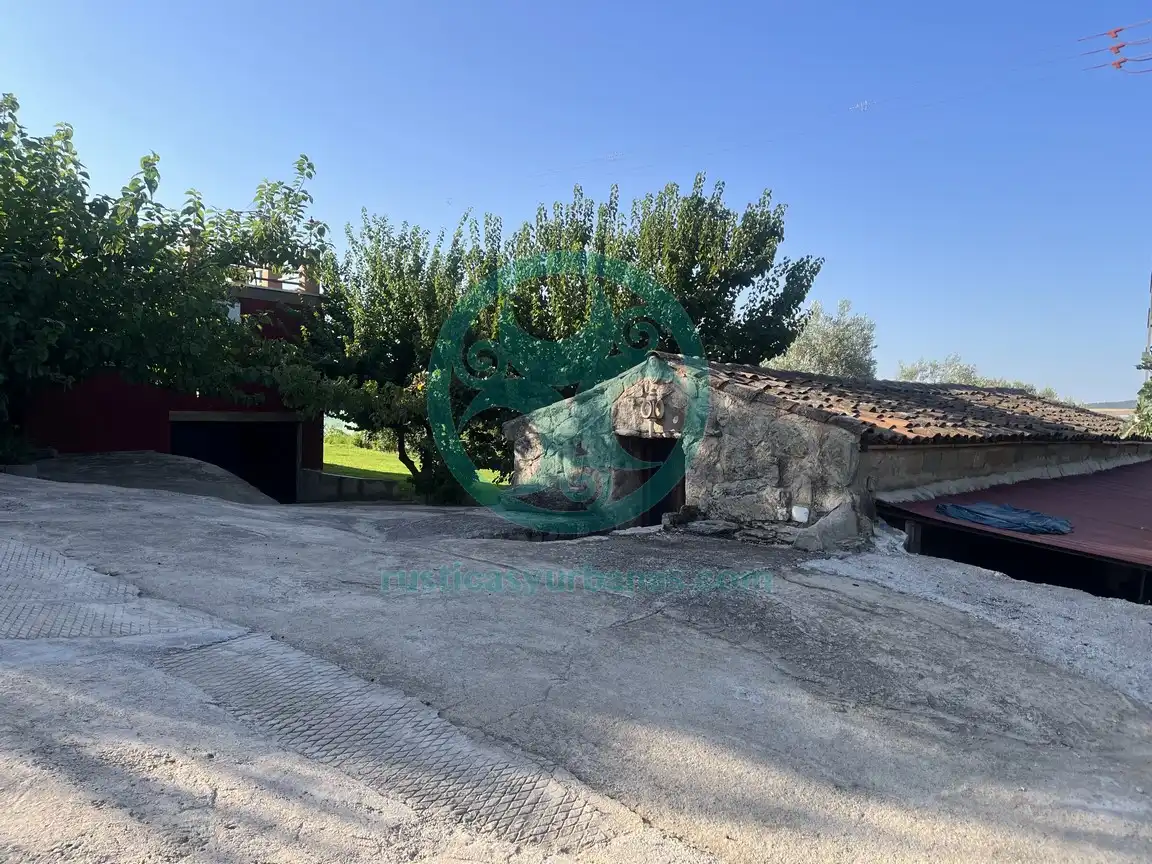 Vista exterior de Casa o xalet en venda en Cáceres amb Aire condicionat, Jardí privat i Terrassa