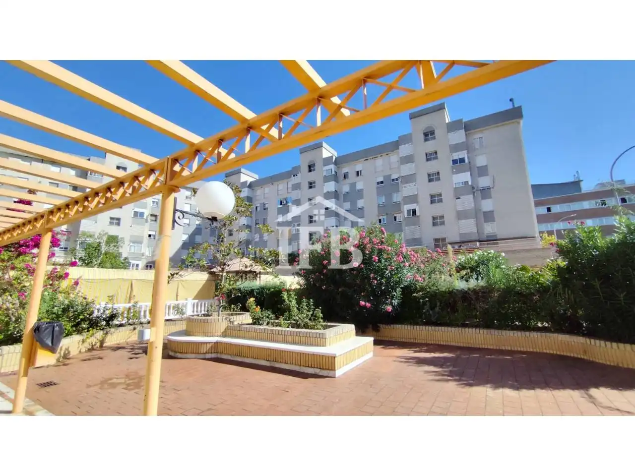 Flat with terrace to rent in Plaza Américas, imagen 6