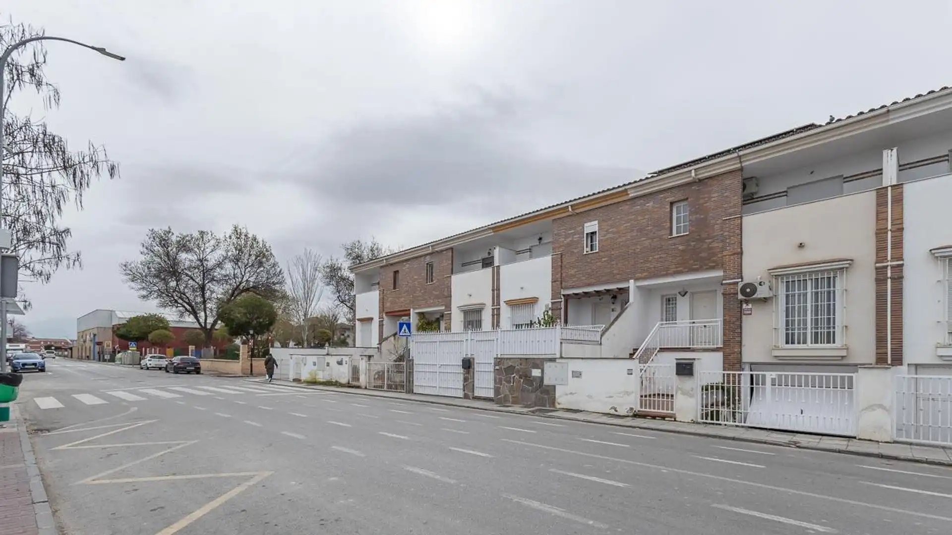 Vista exterior de Casa adosada en venda en Vegas del Genil amb Aire condicionat, Terrassa i Traster