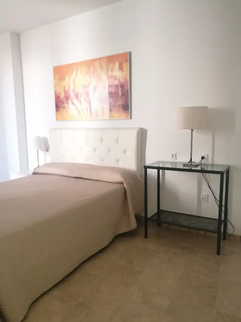 Dormitori de Apartament de lloguer en Sevilla amb Aire condicionat, Moblat i Rentadora