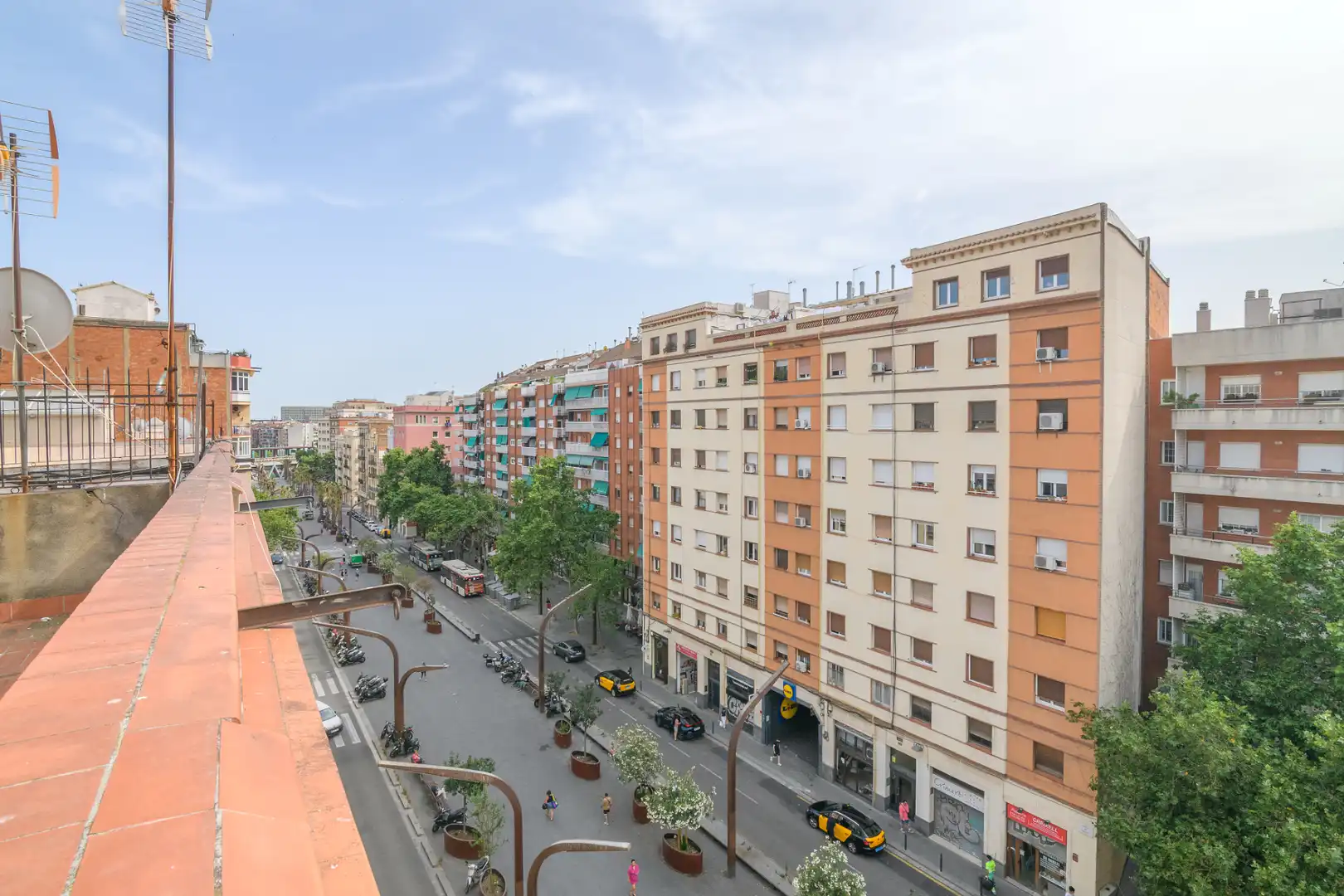Exterior view of Flat for sale in Barcelona  with Parquet flooring, Terrace and Balcony