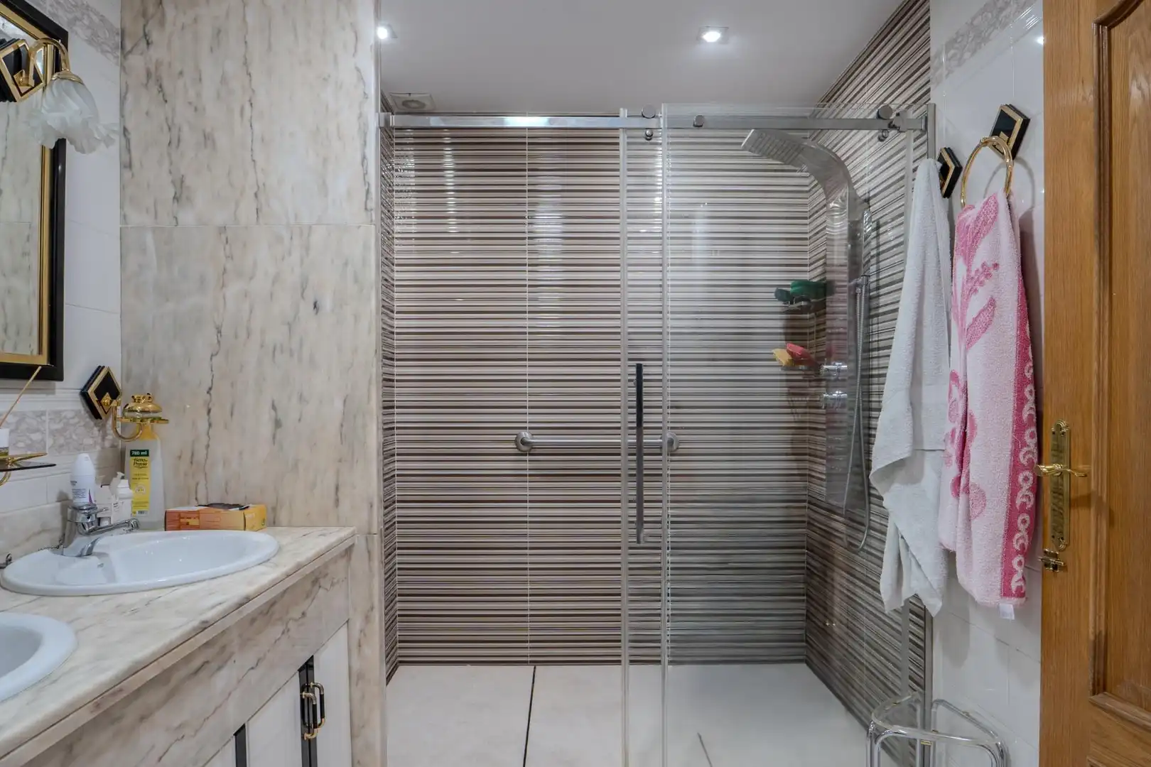 Bathroom of Detached homes for sale in Córdoba  with Private garden, Terrace and Storage room