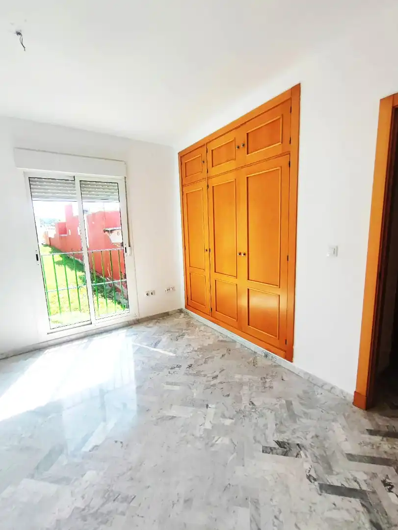 Dormitori de Casa adosada en venda en Los Barrios amb Alarma