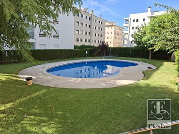 Piso con piscina en venta en Cossetania