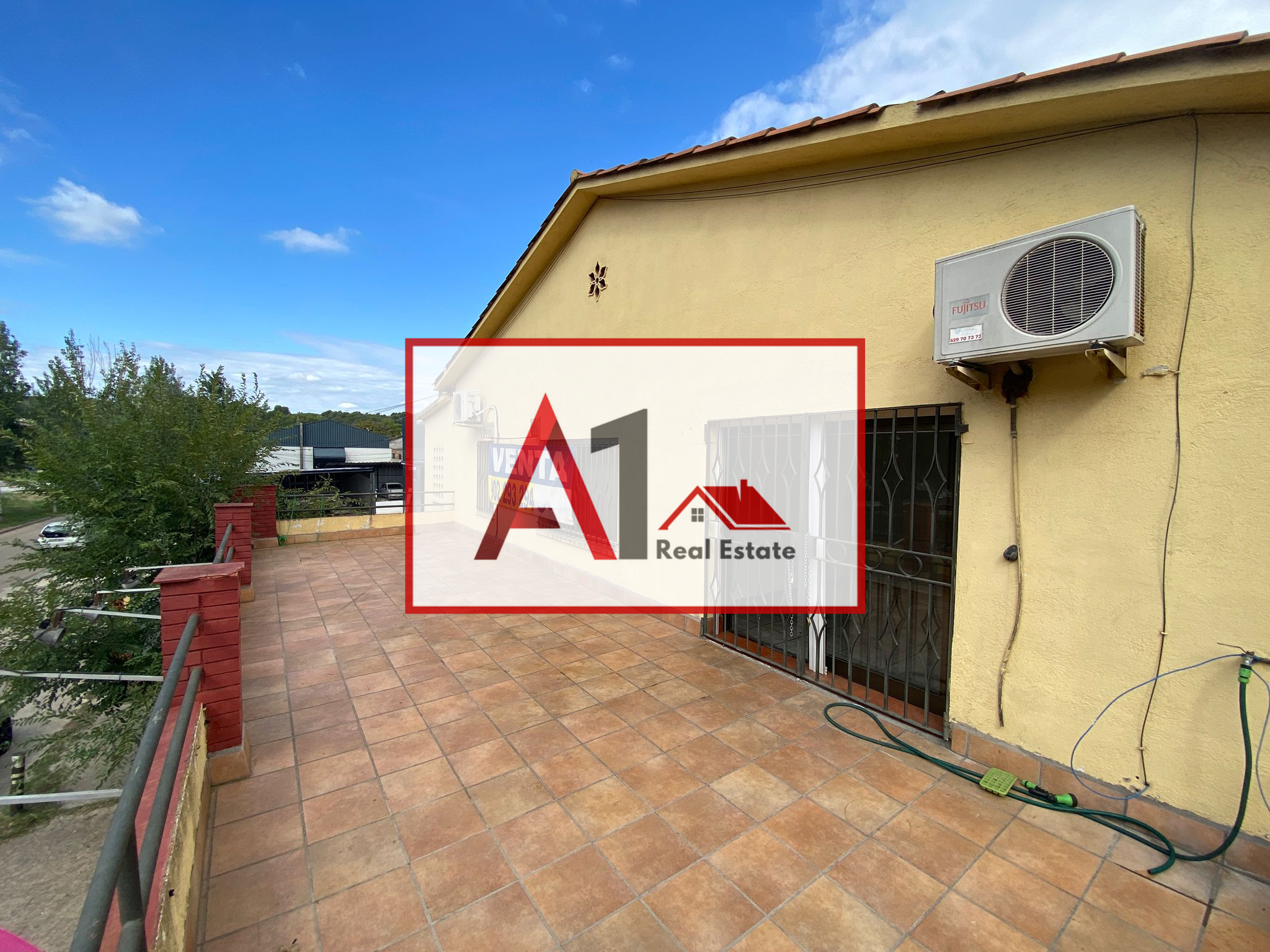 Exterior view of Flat for sale in Palau-solità i Plegamans  with Air Conditioner, Terrace and Oven