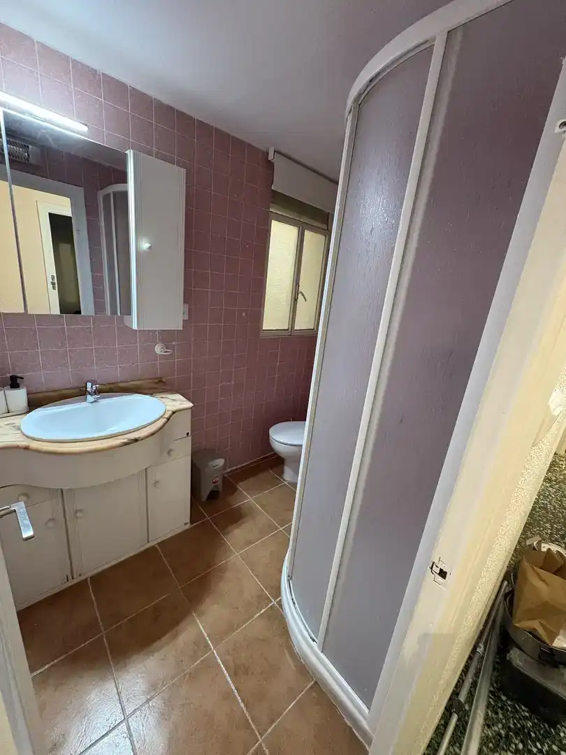 Baño de Piso para compartir en Alzira con Aire acondicionado y Amueblado