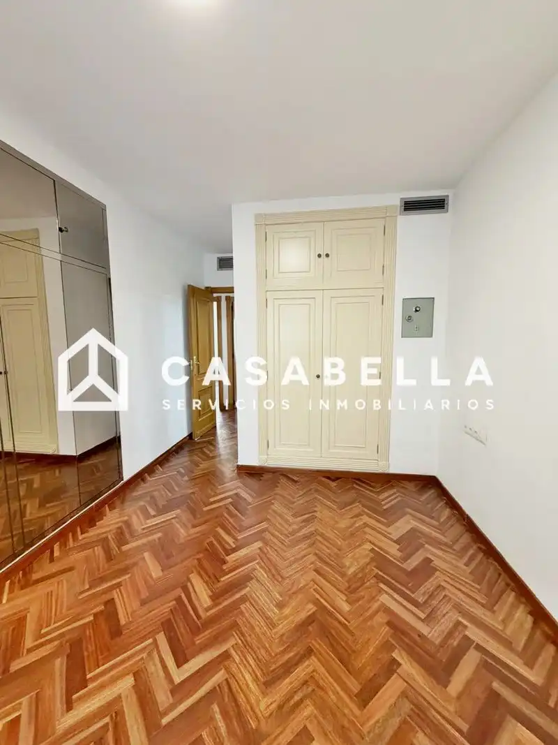 Vista exterior de Piso de alquiler en Valencia con Aire acondicionado, Calefacción y Trastero