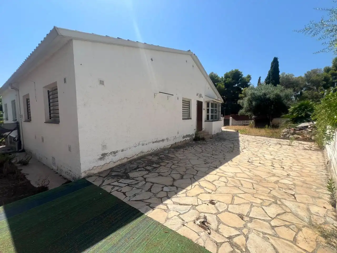 Vista exterior de Casa o xalet en venda en Cunit amb Jardí privat i Terrassa