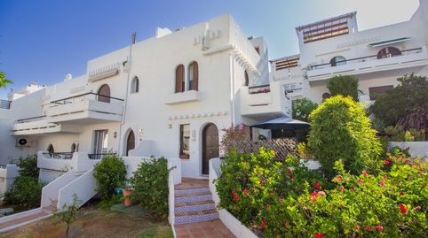 Foto 2 de Casa adosada en venta en Urbanización la Alzambra, 11, La Dama de Noche - La Alzambra, Marbella