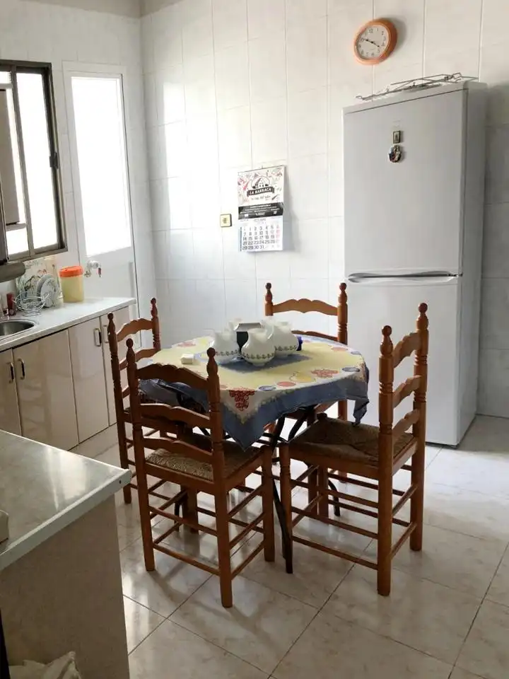 Cuina de Casa adosada en venda en Fuentes de León amb Terrassa i Balcó