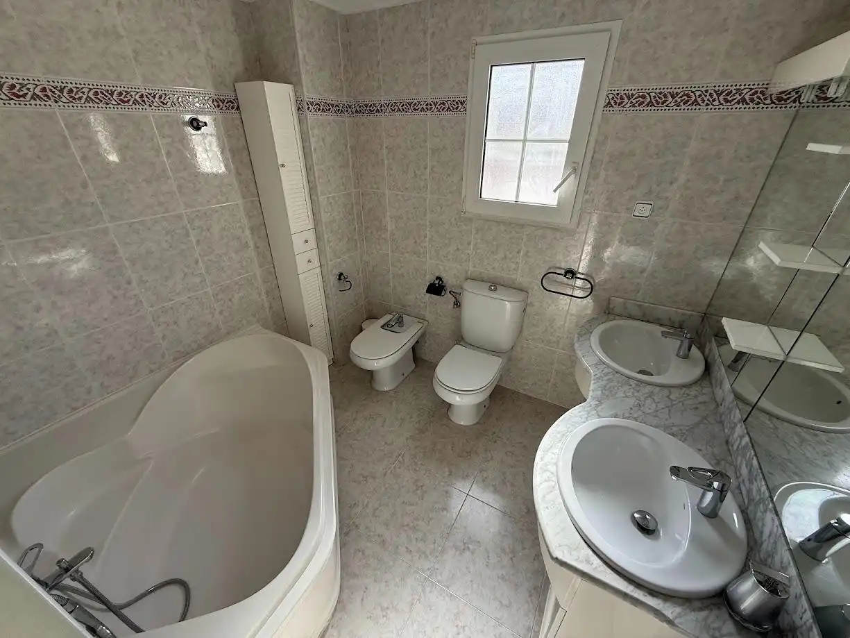 Baño de Piso en venta en Mislata con Aire acondicionado, Calefacción y Balcón