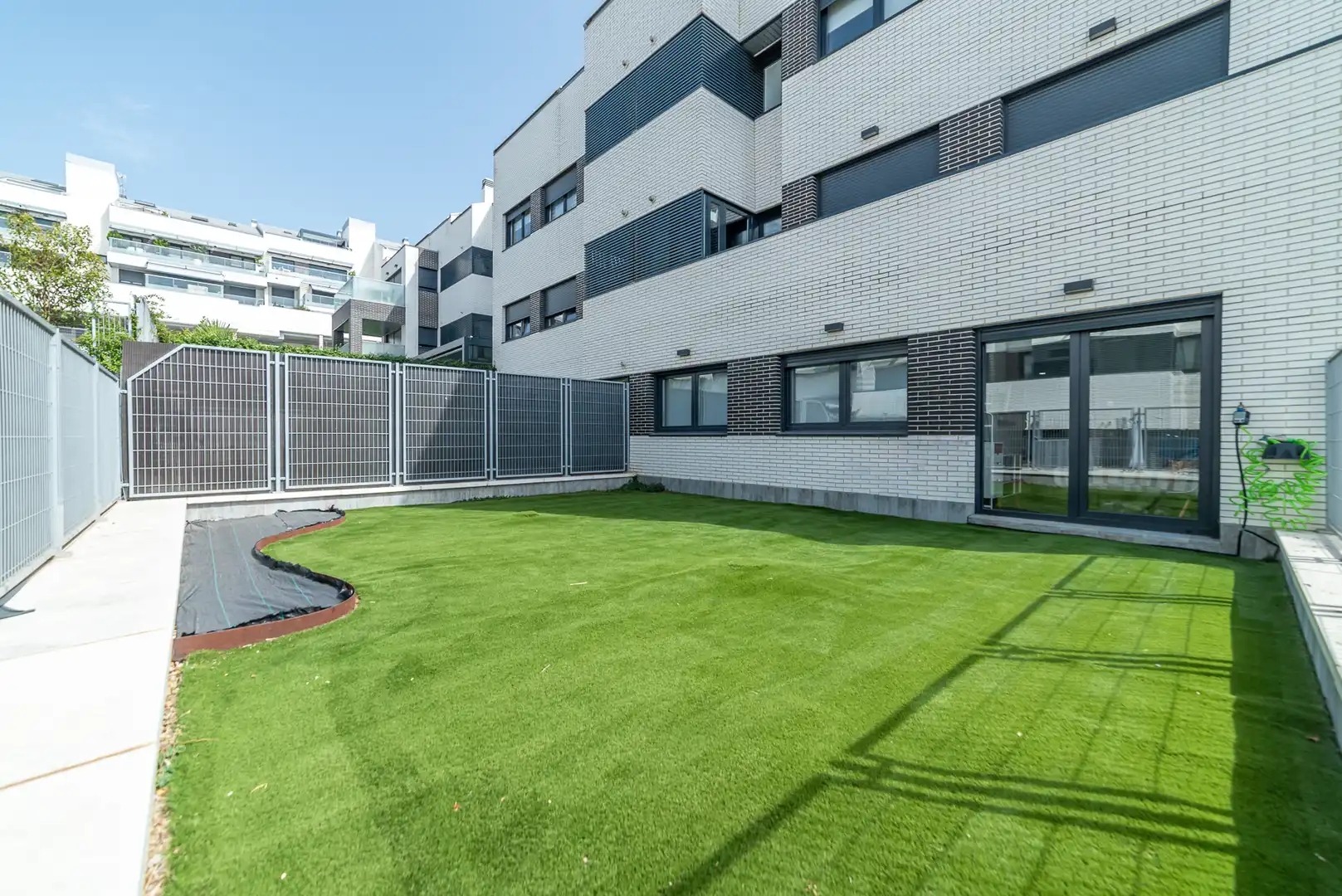 Vista exterior de Planta baja en venta en Boadilla del Monte con Aire acondicionado, Calefacción y Jardín privado
