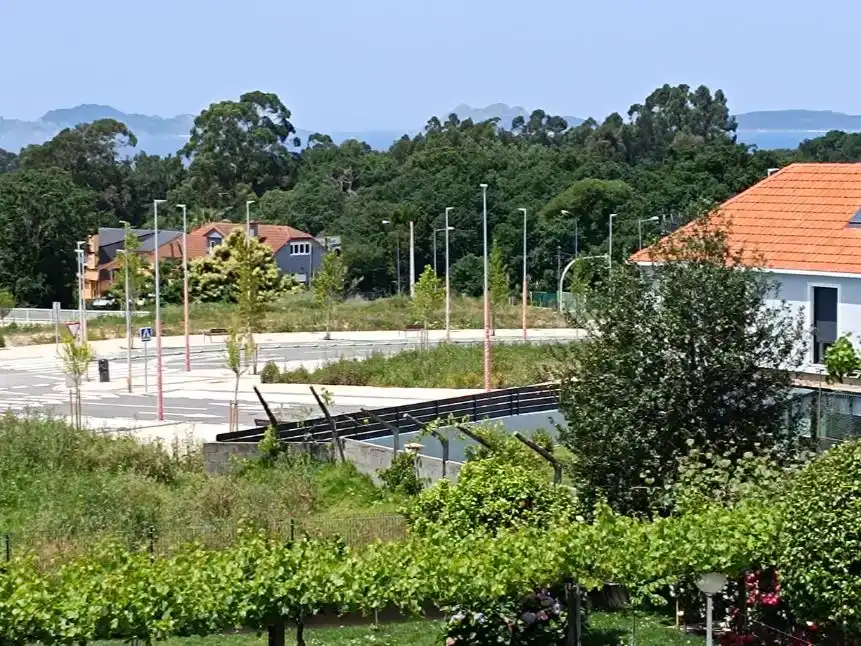 Vista exterior de Pis de lloguer en Vigo  amb Parquet, Moblat i Forn