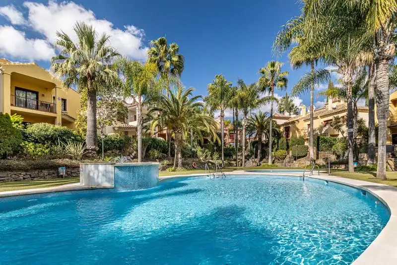 Piscina de Casa adosada de lloguer en Marbella amb Aire condicionat, Terrassa i Traster