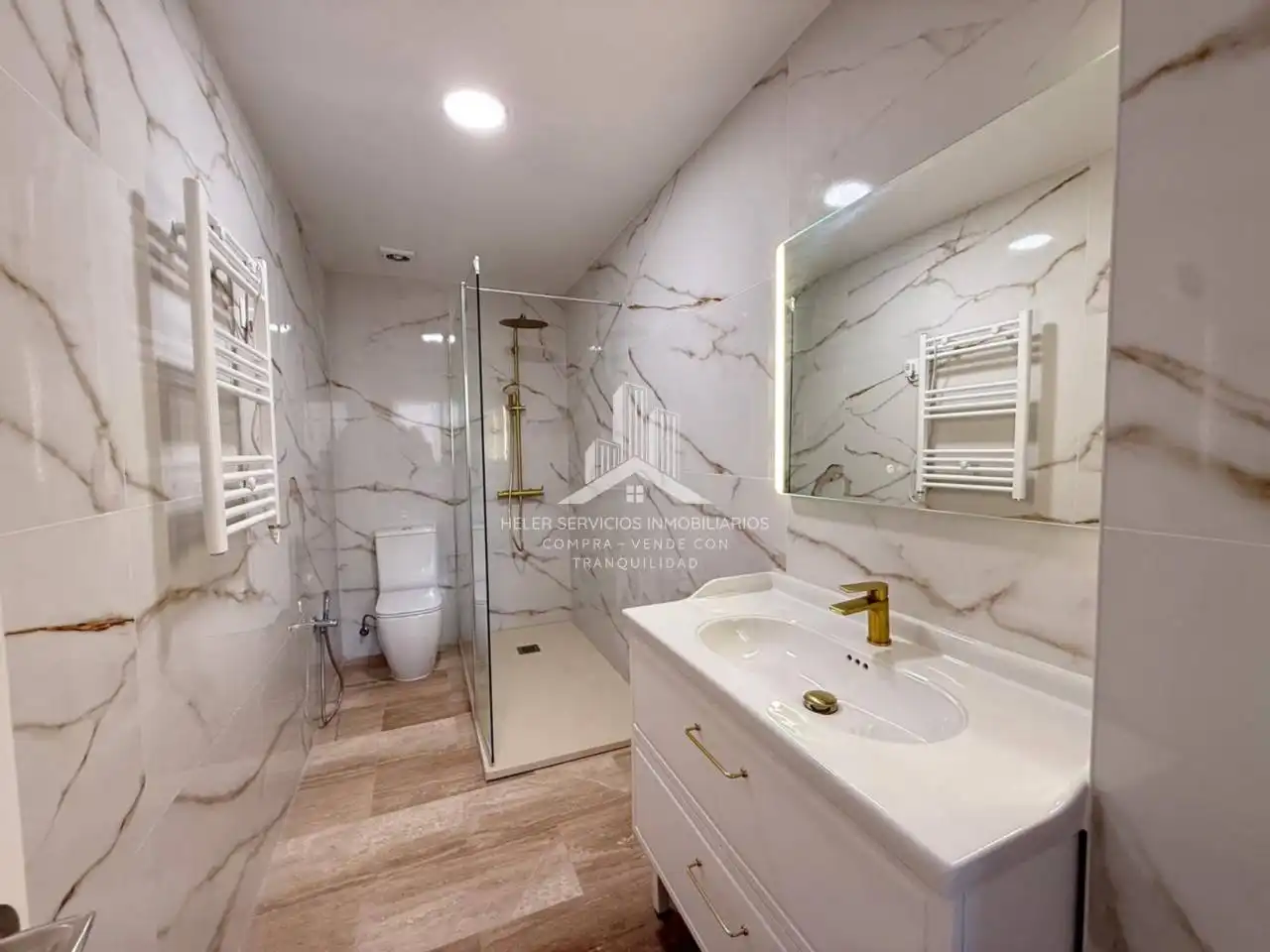 Baño de Piso en venta en Castellón de la Plana / Castelló de la Plana con Aire acondicionado, Calefacción y Alarma