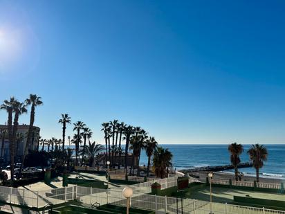 Vista exterior de Apartament en venda en Torrox amb Moblat, TV i Piscina comunitària