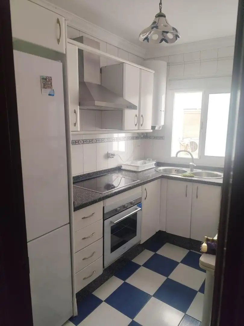 Cocina de Piso de alquiler en Sevilla con Aire acondicionado, Calefacción y Amueblado