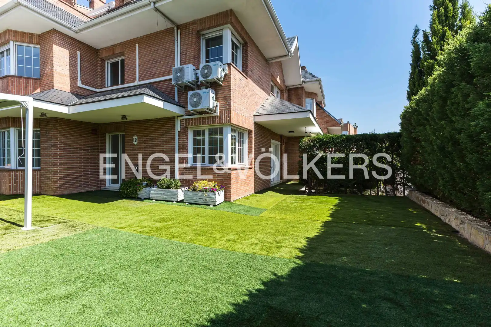 Vista exterior de Casa o chalet de alquiler en Madrid con Calefacción, Jardín privado y Terraza