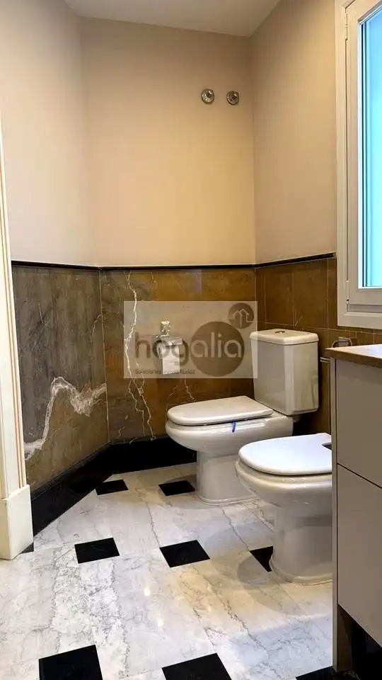 Badezimmer von Wohnung zur Miete in Sevilla mit Klimaanlage und Terrasse