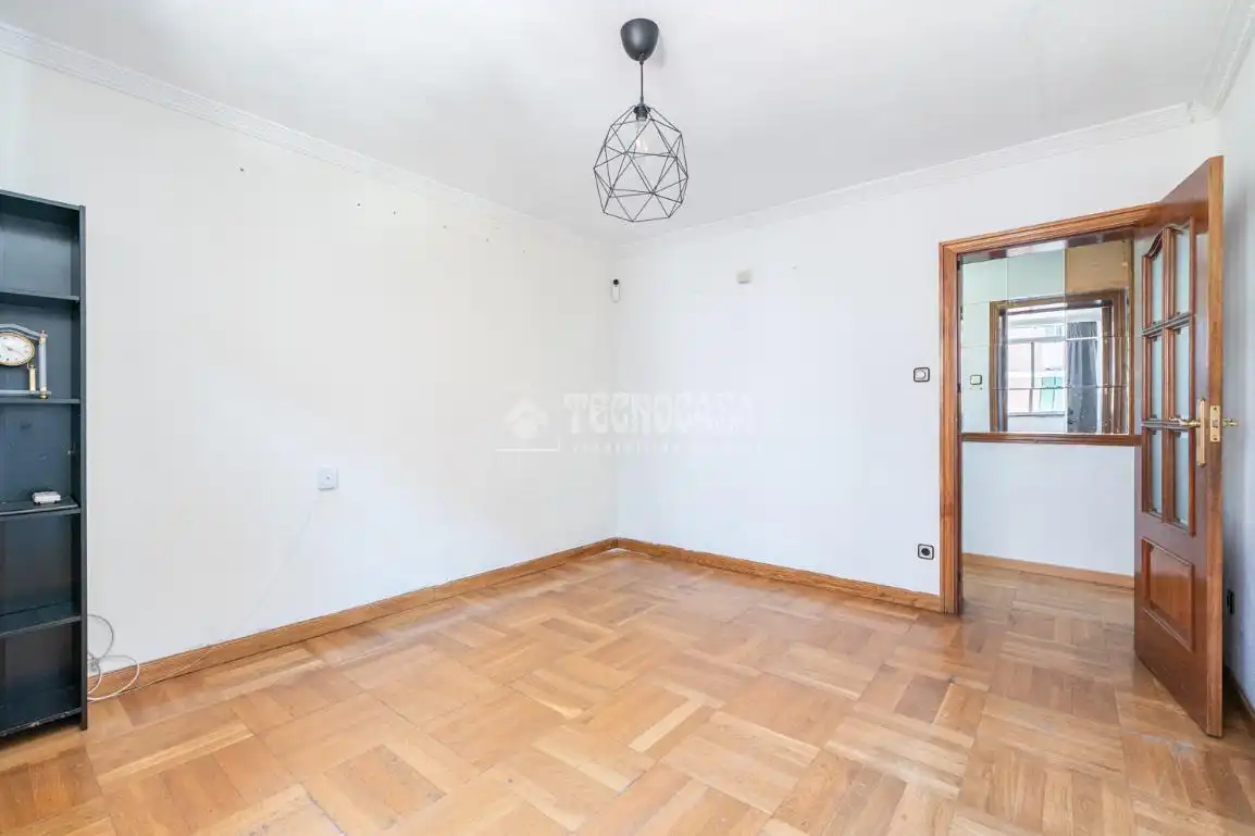 Piso en venta en Madrid con Calefacción y Trastero