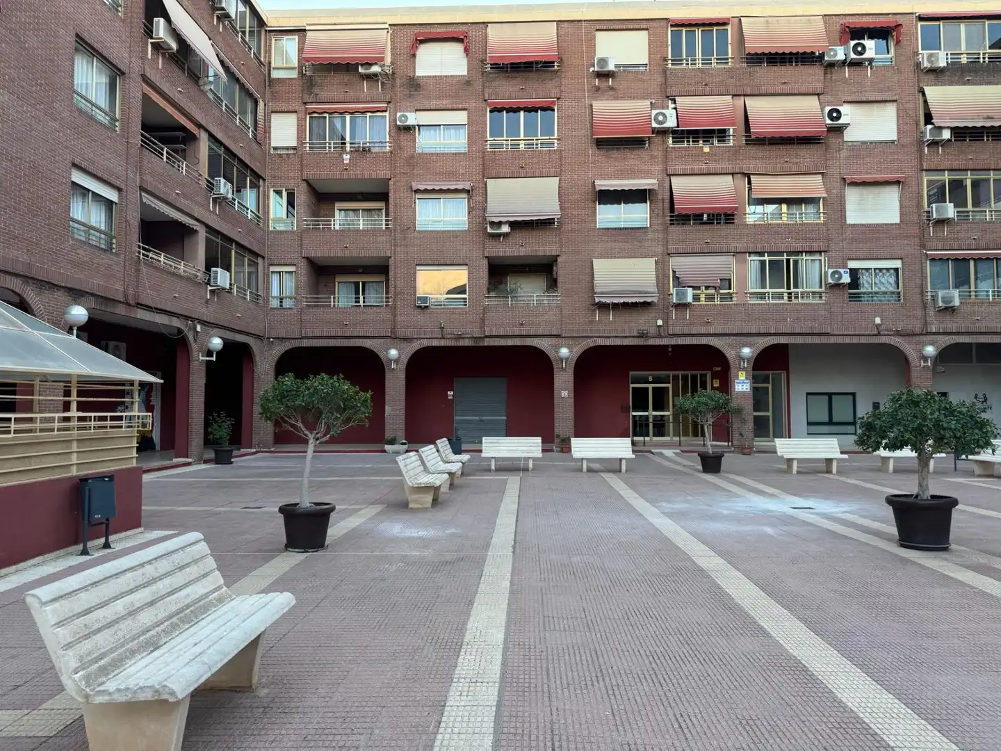 Gewerbefläche zum Verkauf in Calle CRONISTA JOAQUIN COLLIA, imagen 3