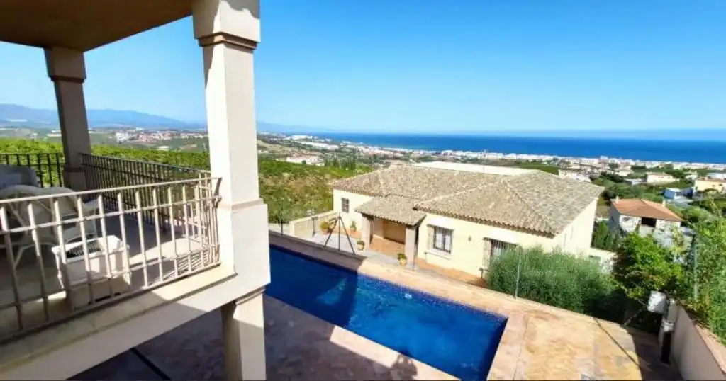 Vista exterior de Casa o chalet de alquiler en Manilva con Amueblado