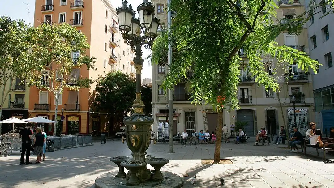 Vista exterior de Edifici en venda en Barcelona