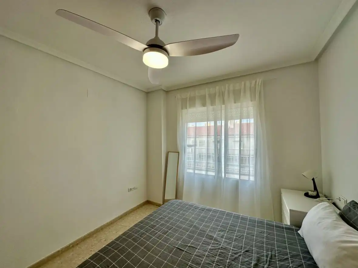 Habitación de Apartamento en venta en Elche / Elx con Calefacción, Terraza y Piscina