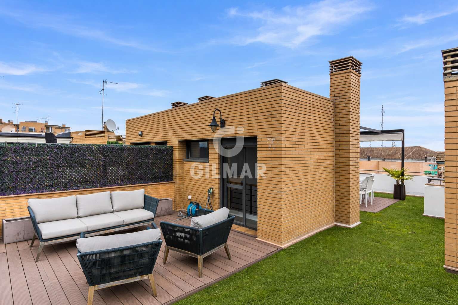 Terraza de Ático en venta en Boadilla del Monte con Calefacción, Trastero y Piscina